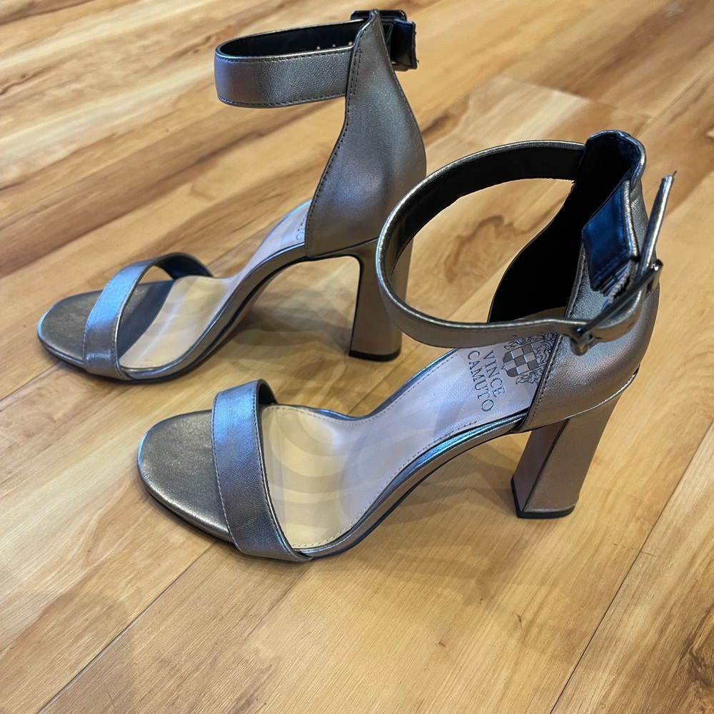 Vince Camuto Sandals size 7